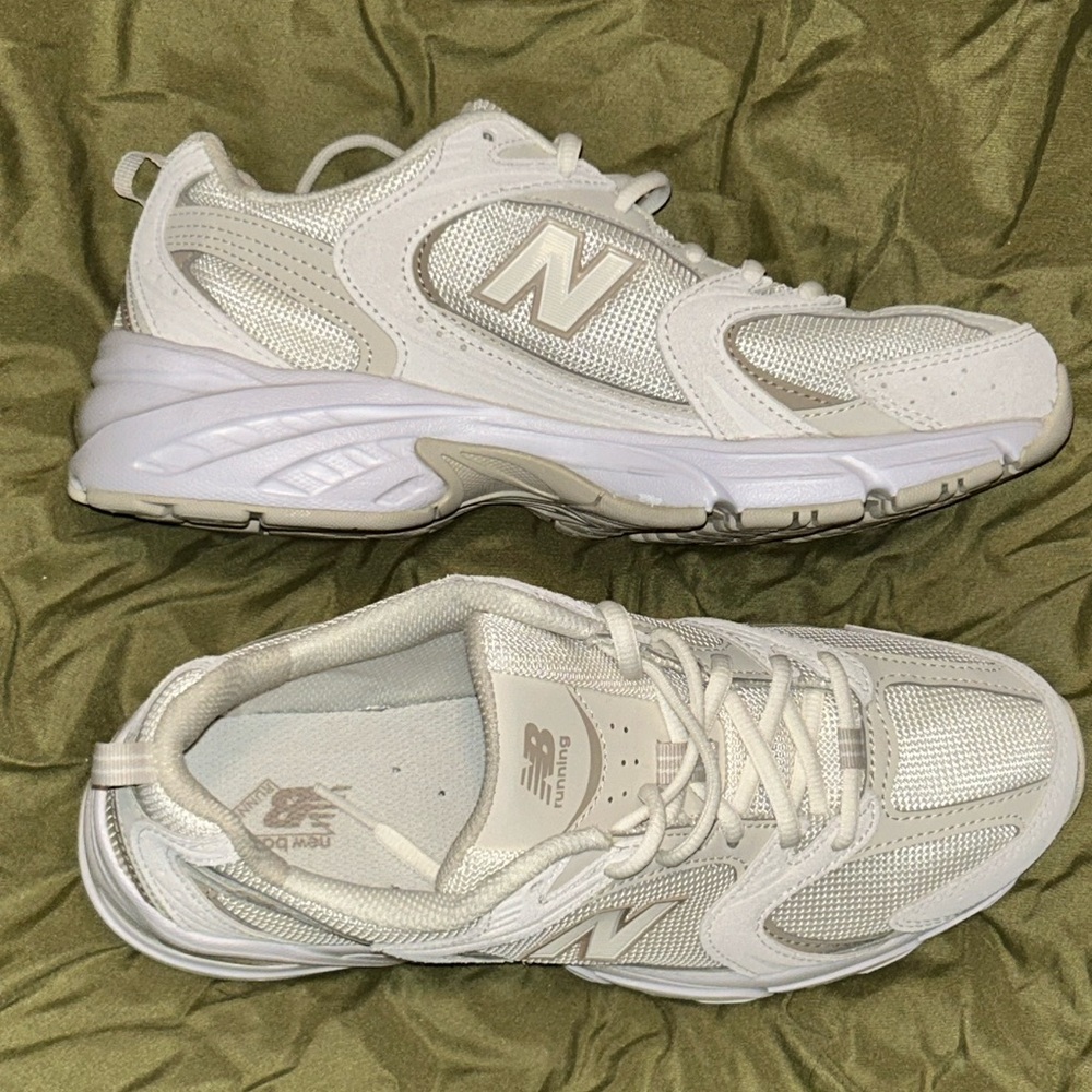 New Balanve 530 Cream NWT SIZE 7M or 8.5w